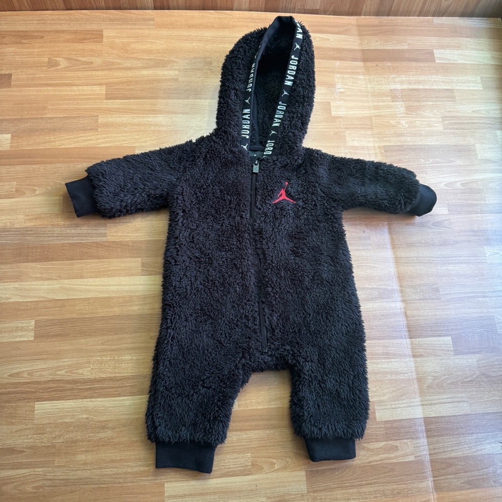 Baby Jordan black furry hooded snowsuit size 3 months polyester